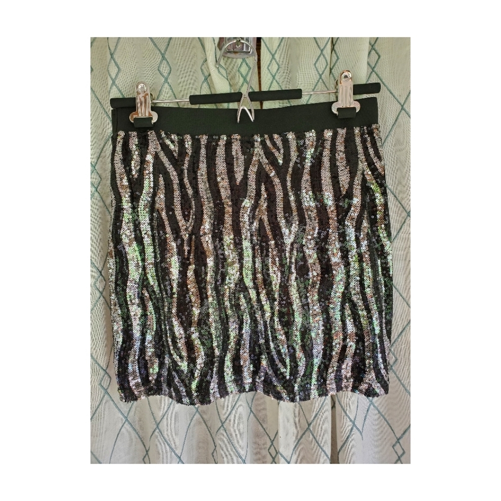 Windsor Black & Silver Sequin Mini Skirt NWT